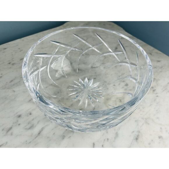 Vintage Crystal 8.5” Bowl Heavy Lead Centerpiece Serving Dish Home Decor Fruit - Picture 1 of 16